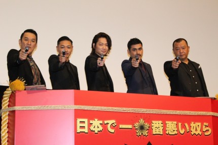 (左から)ピエール瀧、YOUNG DAIS、綾野剛、植野行雄、木下隆行