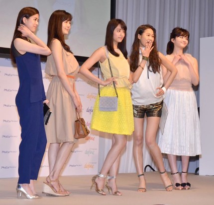 5人そろってのポージングは山本美月考案
