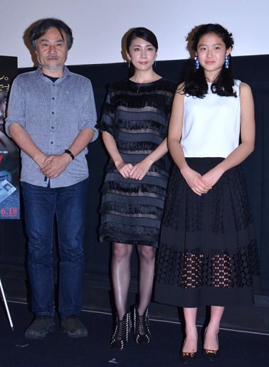 トークショーを行った(左から)黒沢清監督、竹内結子、藤野涼子