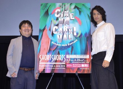 トークイベントを行った井口昇監督(左)と斎藤工