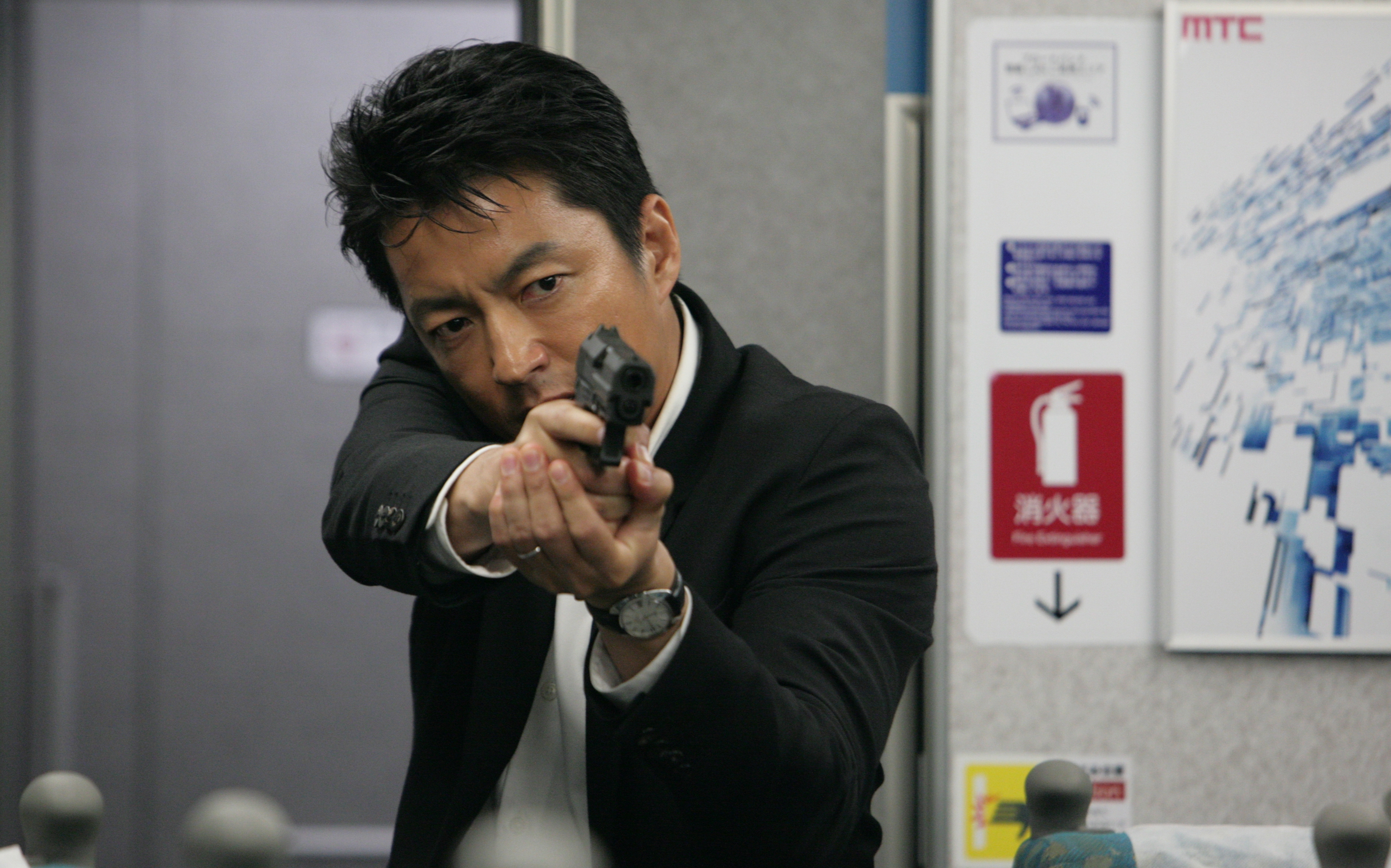 映画コラム 正義とは一体何なのかを問い掛ける 藁の楯 わらのたて エンタメovo オーヴォ