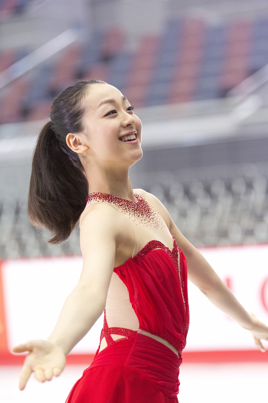 浅田真央 新ｃｍで華麗な滑りを披露 今シーズンの目標は 最高の演技をする エンタメovo オーヴォ