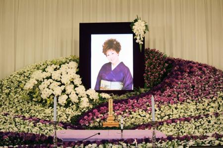 島倉千代子さん葬儀で石川さゆりが弔辞 叱ってくれる人がいなくなった エンタメovo オーヴォ