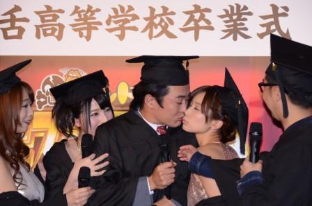 劇団ひとり キス我慢 から卒業示唆も我慢できず 娘が小学校に上がる前には エンタメovo オーヴォ