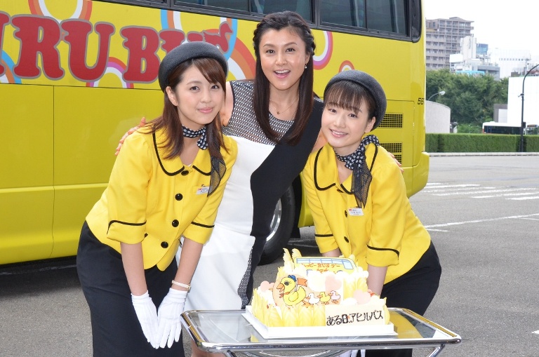 藤原紀香 主演ドラマ放送前日に 出発 宣言 秋月成美 柳ゆり菜がバスガイドを体験 エンタメovo オーヴォ