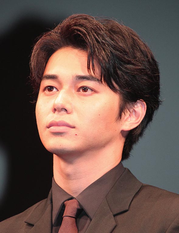 桐谷健太の 過去 に共演者びっくり 目立ちたくてスカートはいてた エンタメovo オーヴォ