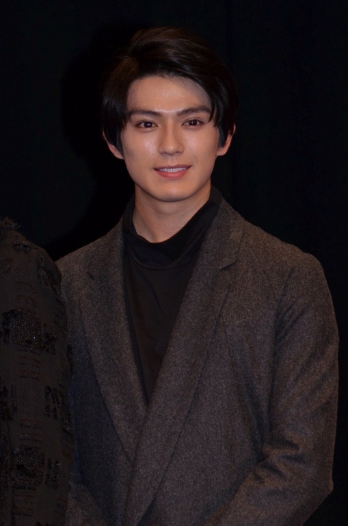 花男 が世界初ミュージカル化 真剣佑 父千葉真一の離婚質問には無言 エンタメovo オーヴォ