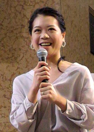 鈴木明子 左手薬指に婚約指輪キラリ 自身も驚き 人生分からないなって エンタメovo オーヴォ