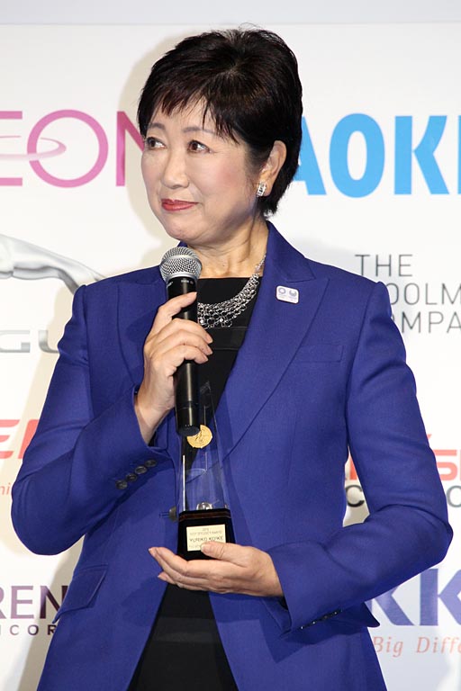 小池知事 いまだにキャスター時代の服も ２度目の ベストドレッサー賞 に笑顔 エンタメovo オーヴォ