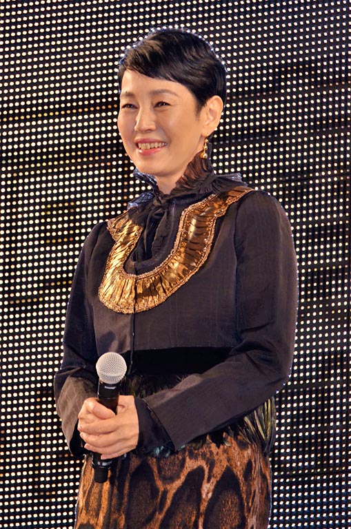 樋口可南子 マーベルのコスプレファンに大興奮 マネキン チャレンジ で瞬きなしの女優魂 エンタメovo オーヴォ