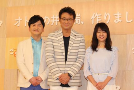 (左から)阿部渉アナウンサー、船越英一郎、美保純