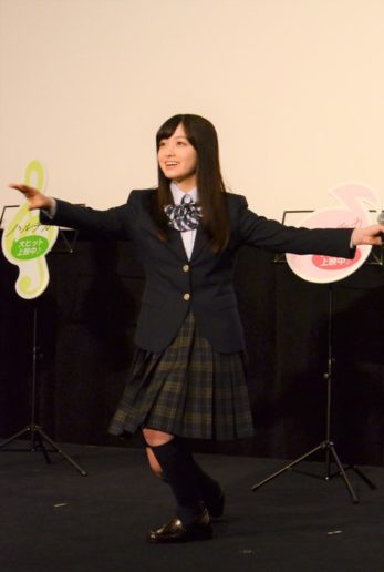 佐藤勝利と共に“スターらしいターン”を披露した橋本環奈
