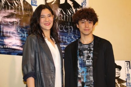 土井ケイト(左)と演出の藤田俊太郎氏