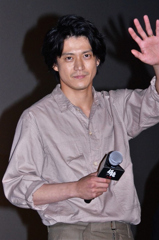 小栗旬 まーきのっ と逆ものまねを披露 あんな首の動きはしていない エンタメovo オーヴォ