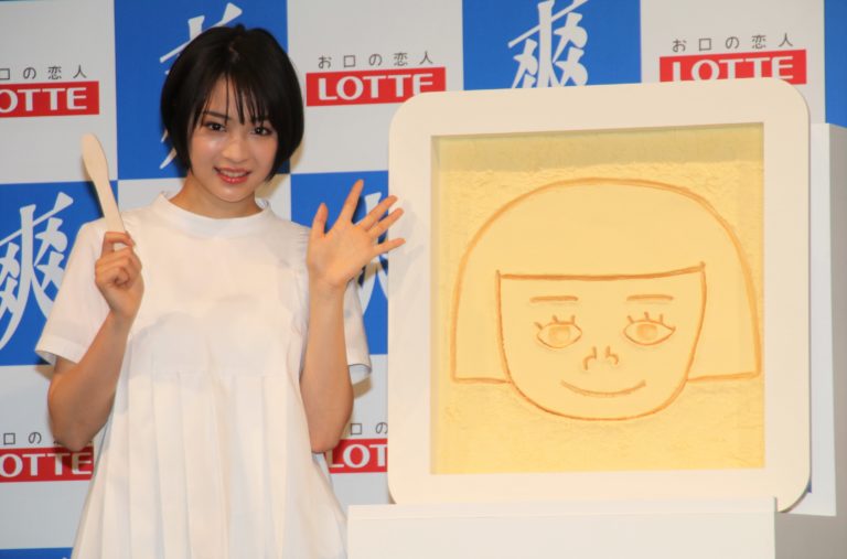 広瀬すず 朝ドラが来てしまう と吐露 巨大な似顔絵を描き １００点です と笑顔も エンタメovo オーヴォ